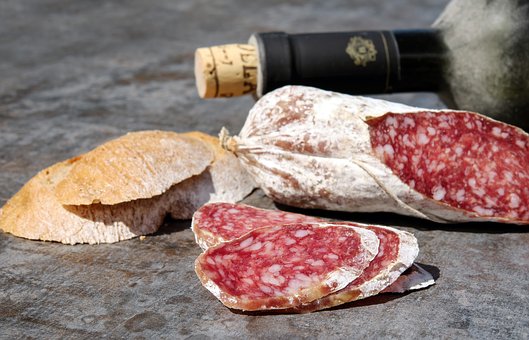 Защо е важно да изберете дистрибутор на месни продукти с висока репутация?